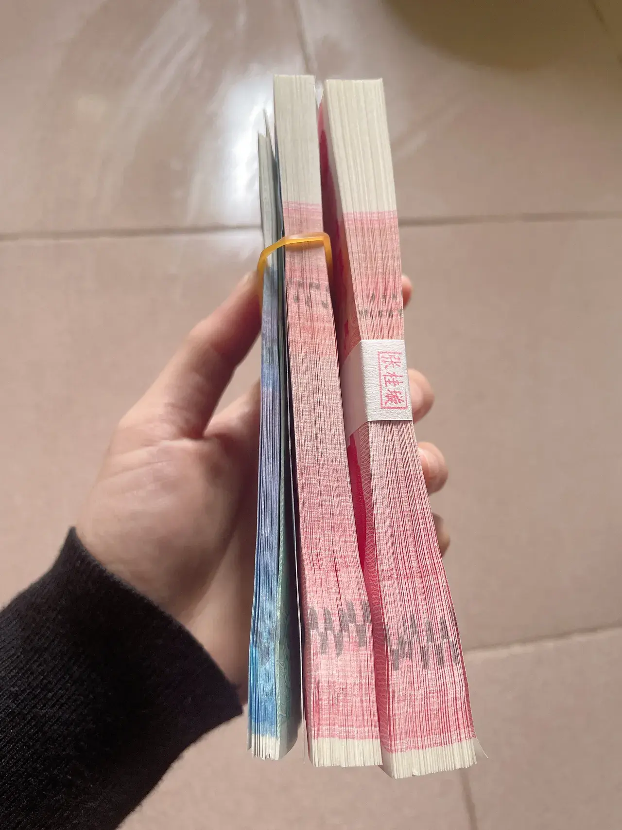 问一下大家有没有人跟我一样现在差不多40岁了连1万块都拿不出来的我不说1
