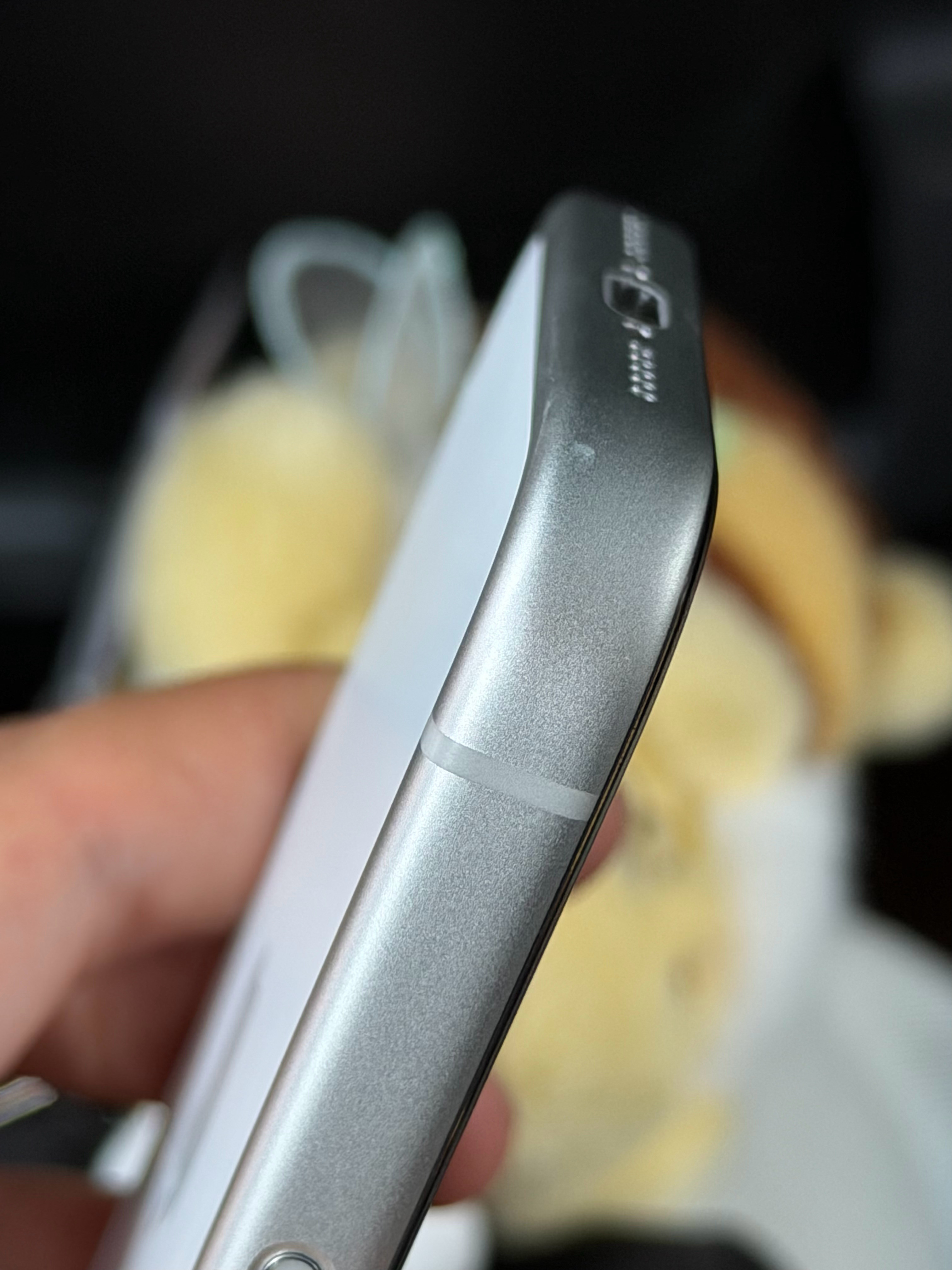 还要提醒买iPhone17Pro系列的用户不要买硬壳！！！！不要买硬壳！！！！