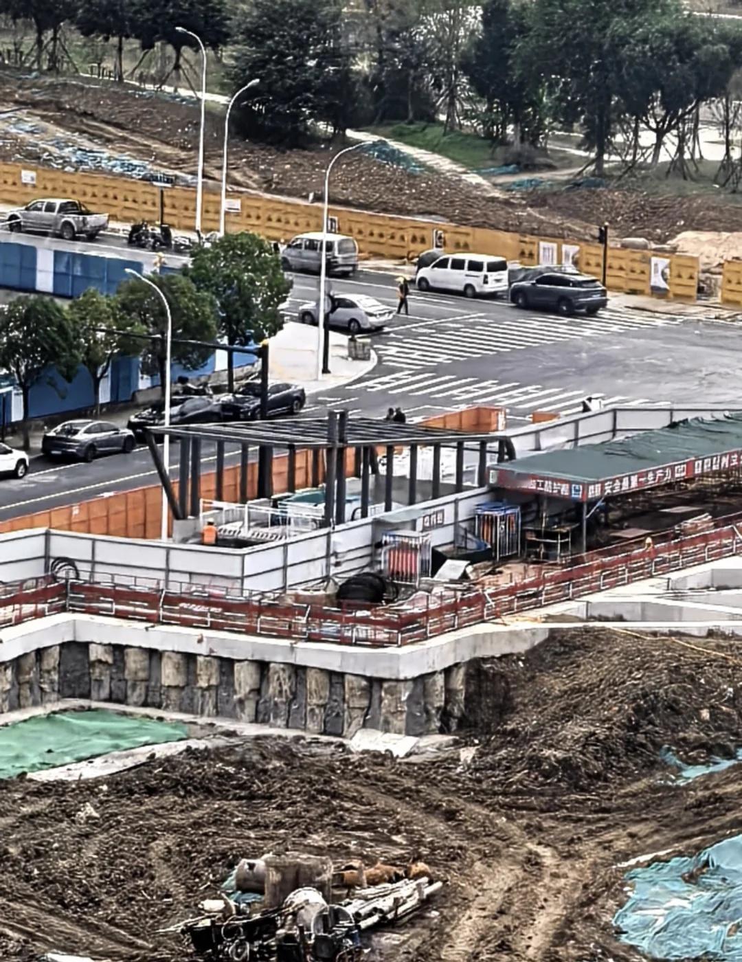 合肥地铁s1线庐州公园站地铁口初见雏形这几天终于看到地铁口了，期待早日开通😍