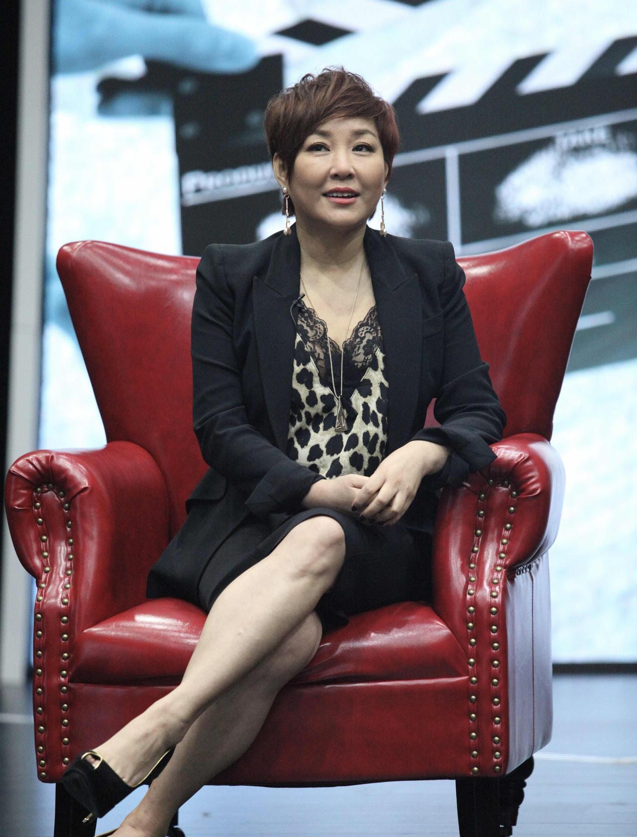 李静，160cm，非常静距离。