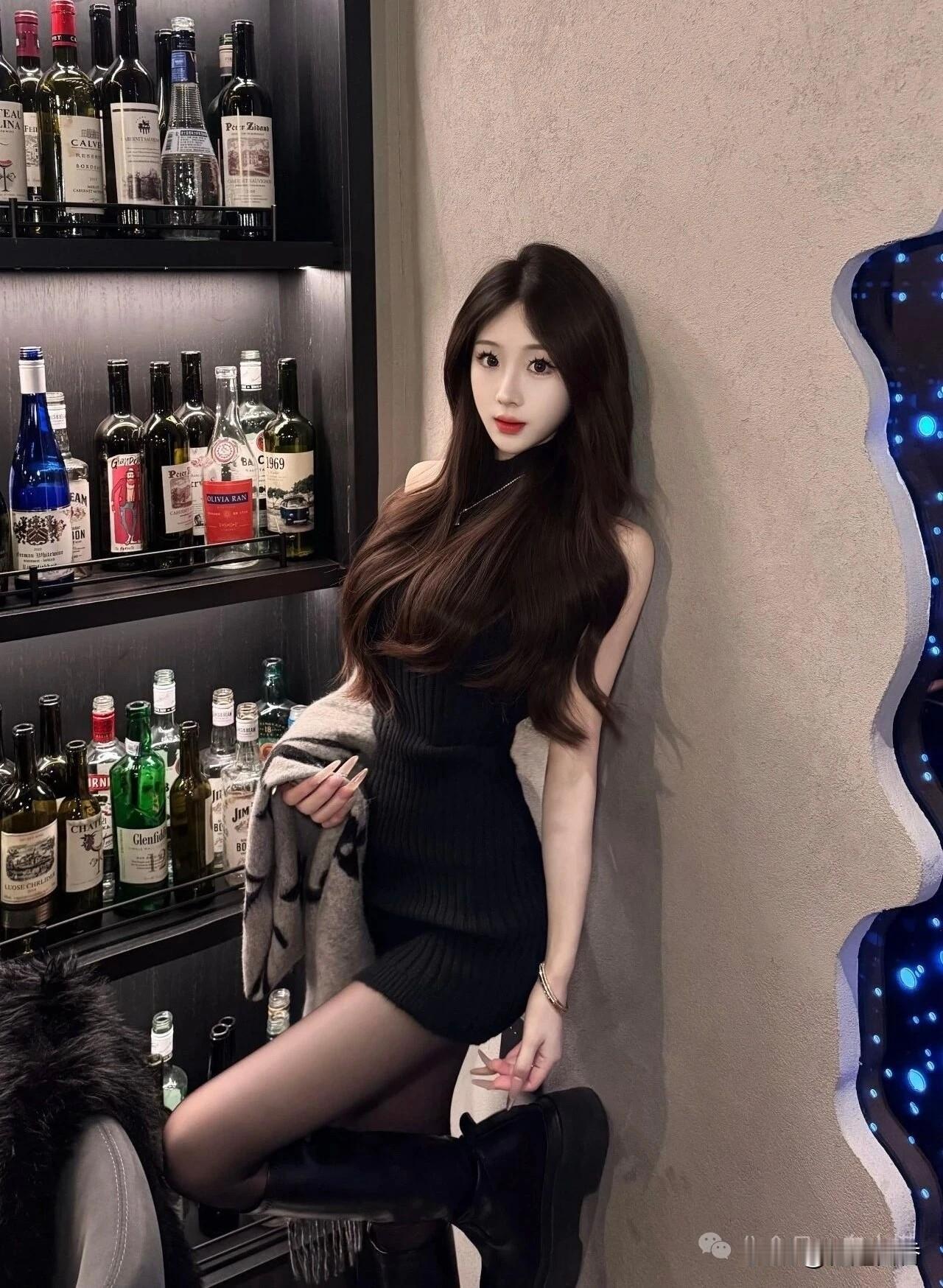 酒瓶环绕的时尚之夜，谁说只有红酒配美人？