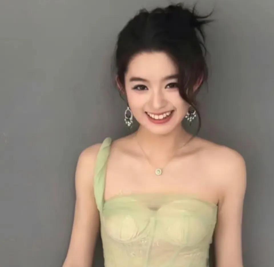 黄杨钿甜一家摇身一变，都快成贫困户了，300块钱的玻璃因为“朋友情义”保存了9年