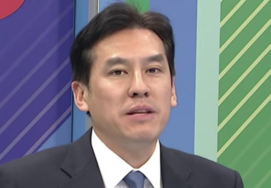 黄暐瀚现在不愧是绿营民进党赖桑的编外发言人，这次台湾民进党当局封禁小红薯的事情，