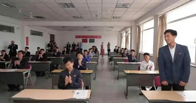 朝鲜突然宣布了！据5月18日韩联社报道，朝鲜突然宣布重启中文水平考试（HSK），