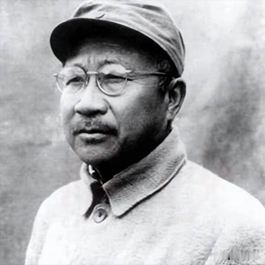 1943年，新四军副军长张云逸抓了桂系将领赵凤藻的独子。赵凤藻急疯了，开出10挺
