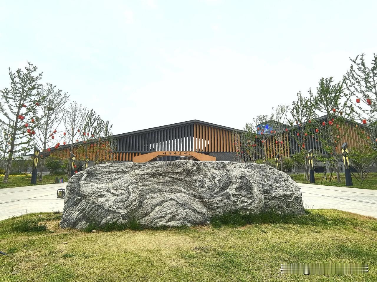 河南洛阳新增文化地标神都十三坊，先睹为快在洛阳市洛龙区龙门大道与古城路交叉口