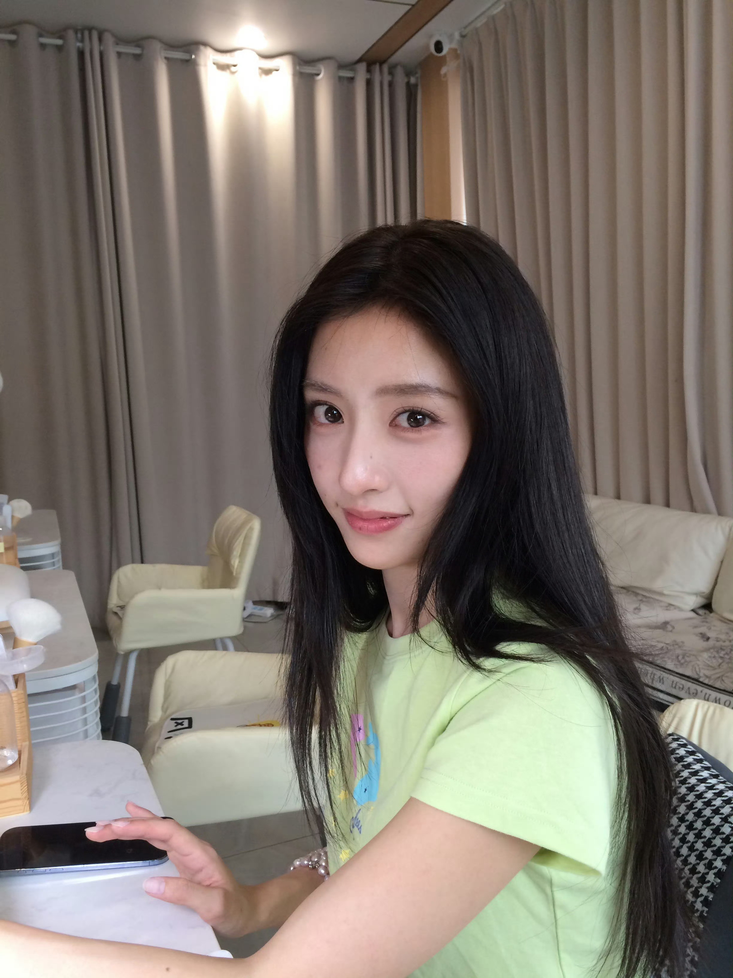 女神做美甲就这样轻松出片