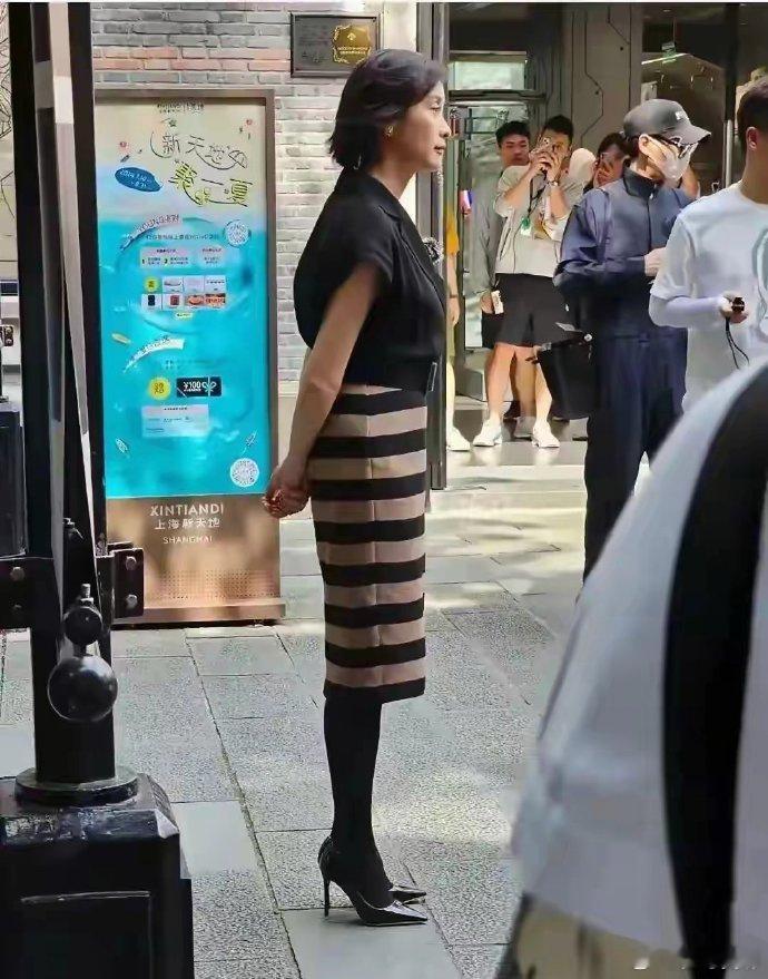 吴越一副小学班主任的气质​​​