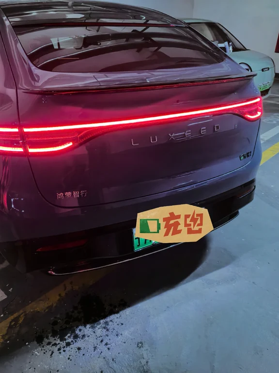 地下车库随手拍几张我的智界R7✨