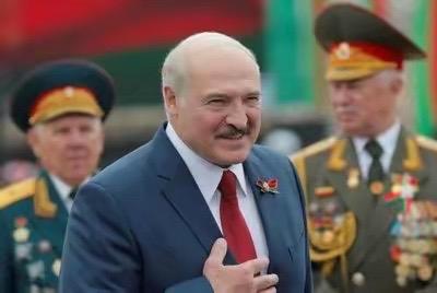 美国彻底慌了？！白俄罗斯总统卢卡申科在接受欧洲媒体采访时表示：“美国不敢对中国