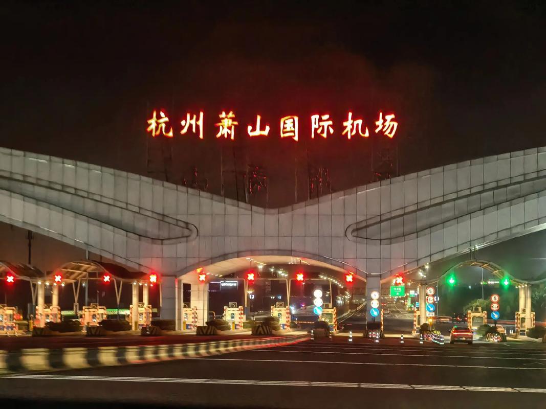 前一阵子，一名男子买了去美国机票，花了一万五千多元，后来不去了退票，结果只退了4