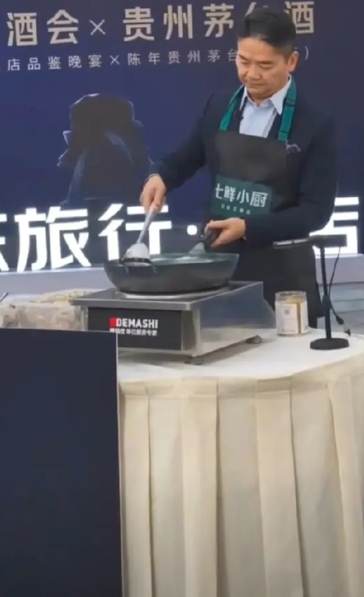 看到刘强东炒菜，发现刘强东有一个很大的问题，那就是，他作为企业家实在是太接地气了