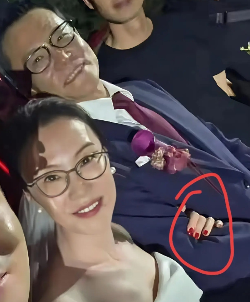李国庆真是个狠人，不扒不知道，一扒就要对他五体投地了。这大哥不光搞事业敢打敢拼，