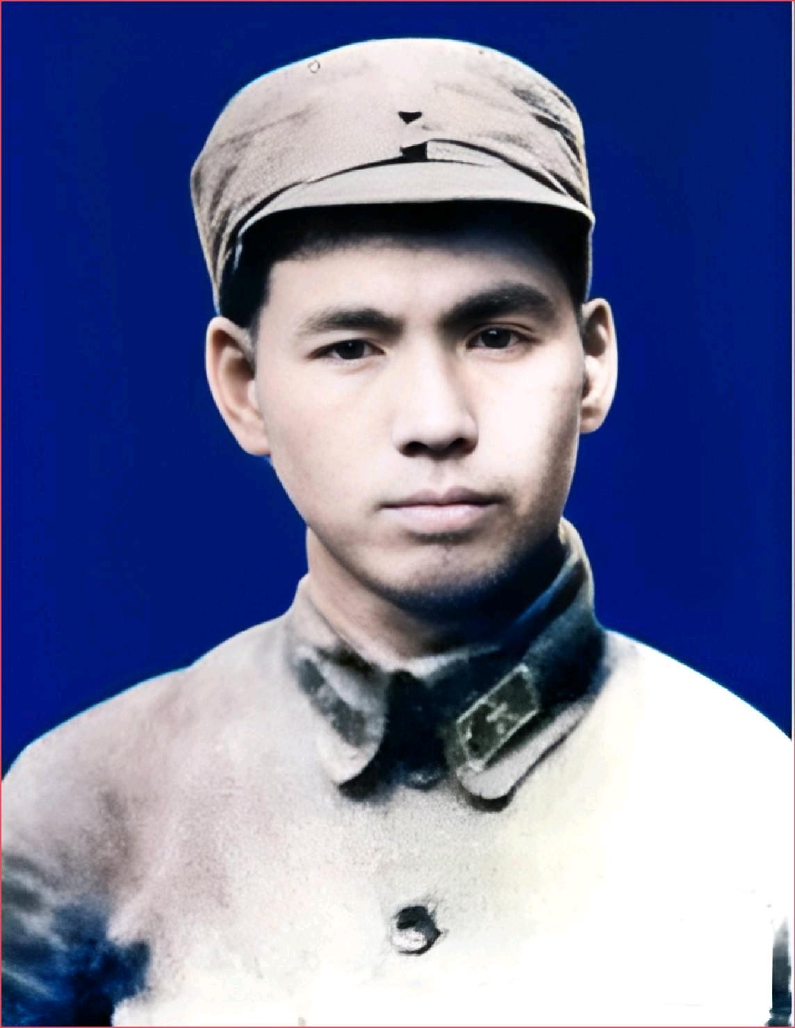 1933年，许世友听说部队有一位武当出身的女侠，便想要切磋一番，他迈着自信的步伐