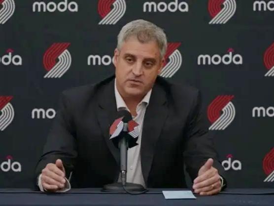开拓者新教练出席发布会，杨瀚森收到哪些信号？开拓者为新任主教练诺里举行了新闻