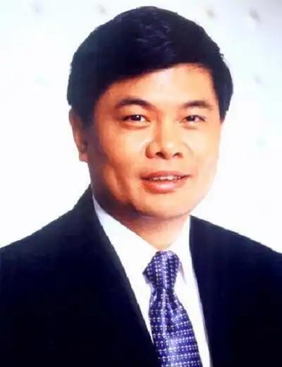 2004年，亿万富翁丁健对妻子说：“给你一个亿，离婚吧，我爱上别人了”，可妻子抱