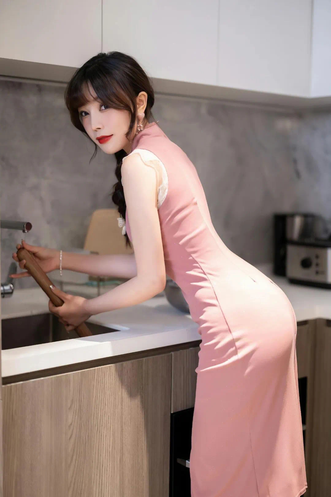 镜头感满分的美女，请收下我的膝盖！
