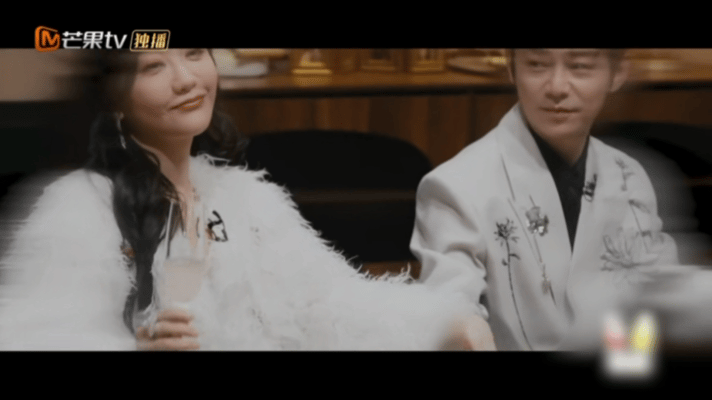 杨蓉王鸥这个拉扯感绝了大侦探惊变七日 大侦探烟盒试探被识破，耳畔低语反成交锋！杨