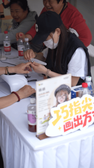 被北京大妈严选的宝藏手艺人回龙观免费理发摊收到最可爱的报酬🥚北京回龙观暖心一幕