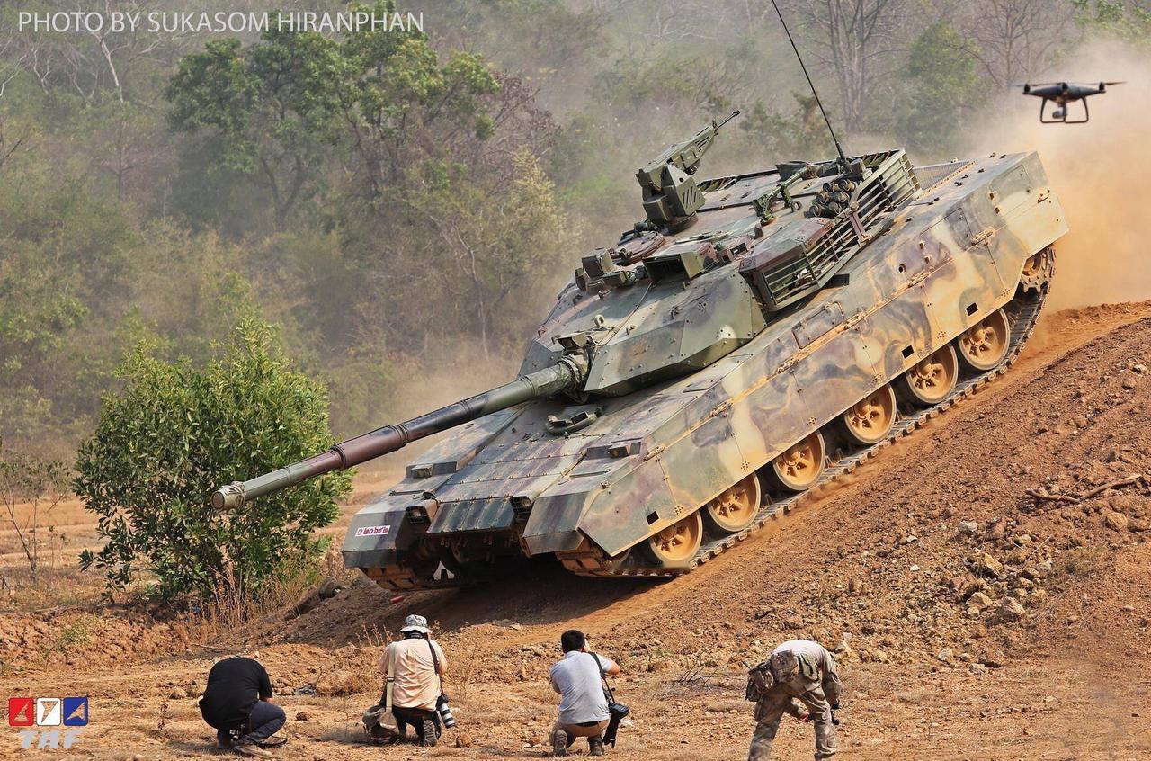这次泰军完全压制柬军的作战模式，就是非常经典的：空袭开路，装甲推进，炮火覆盖！