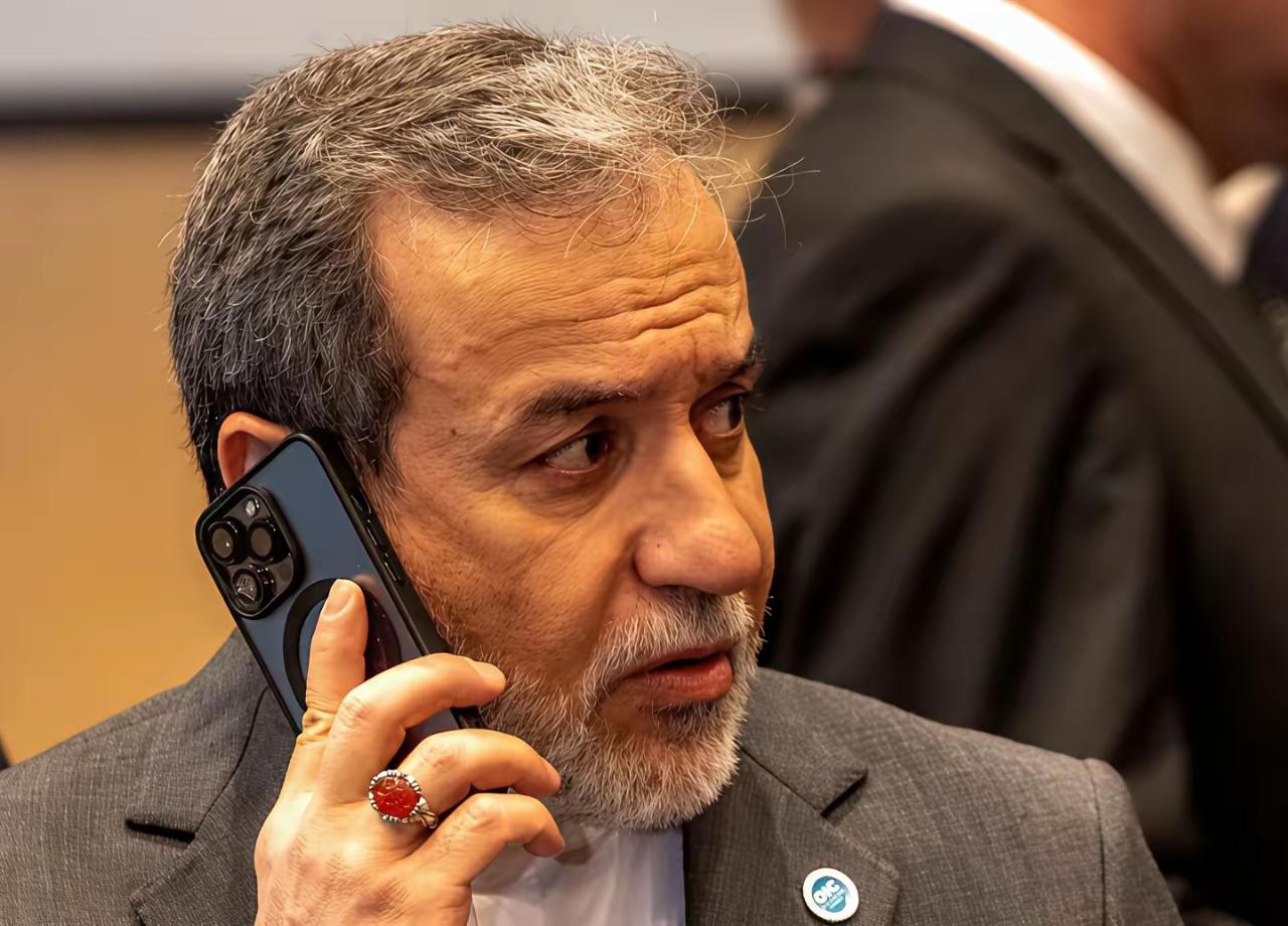 伊朗权贵都喜欢戴宝石戒指吗？哈梅内伊戴宝石戒指，伊朗外长也戴红宝石戒指。我还