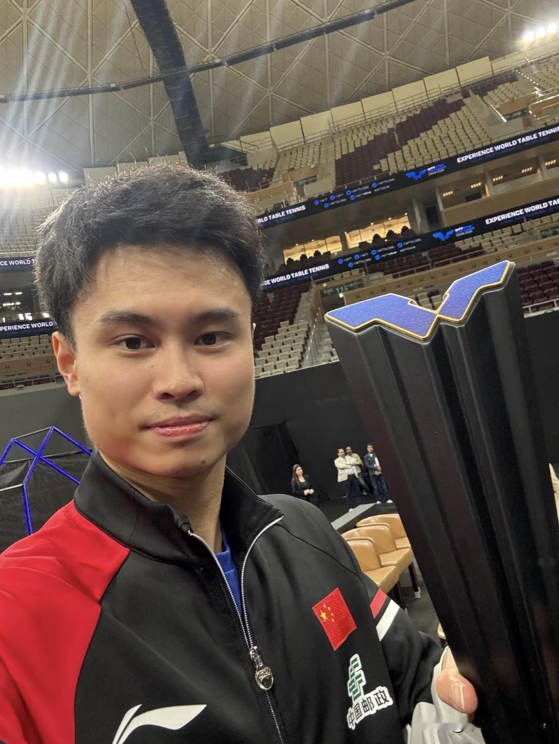 1月25日，周启豪更新健身vlog，并配文“任何人都可以看不起你，但是你必须要相