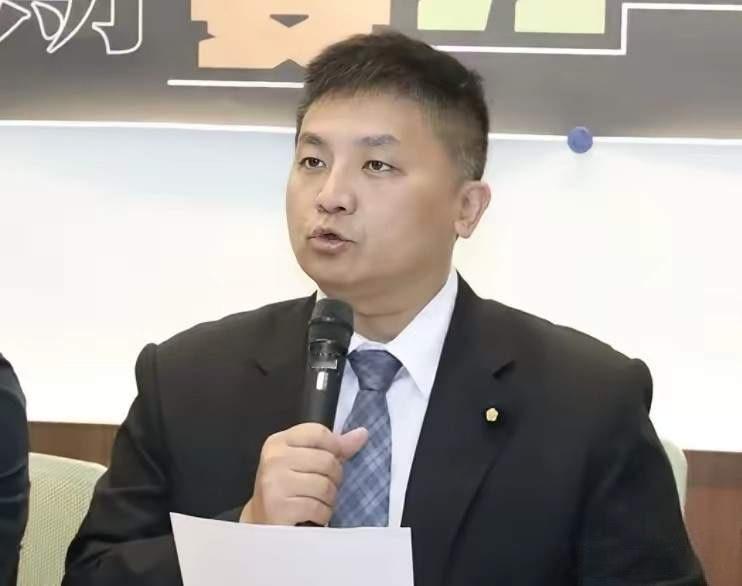 与台湾省“双面艺人”吴完宪同名的国民党文传会主委小吴宗宪，在甫一上任便烧起了一把