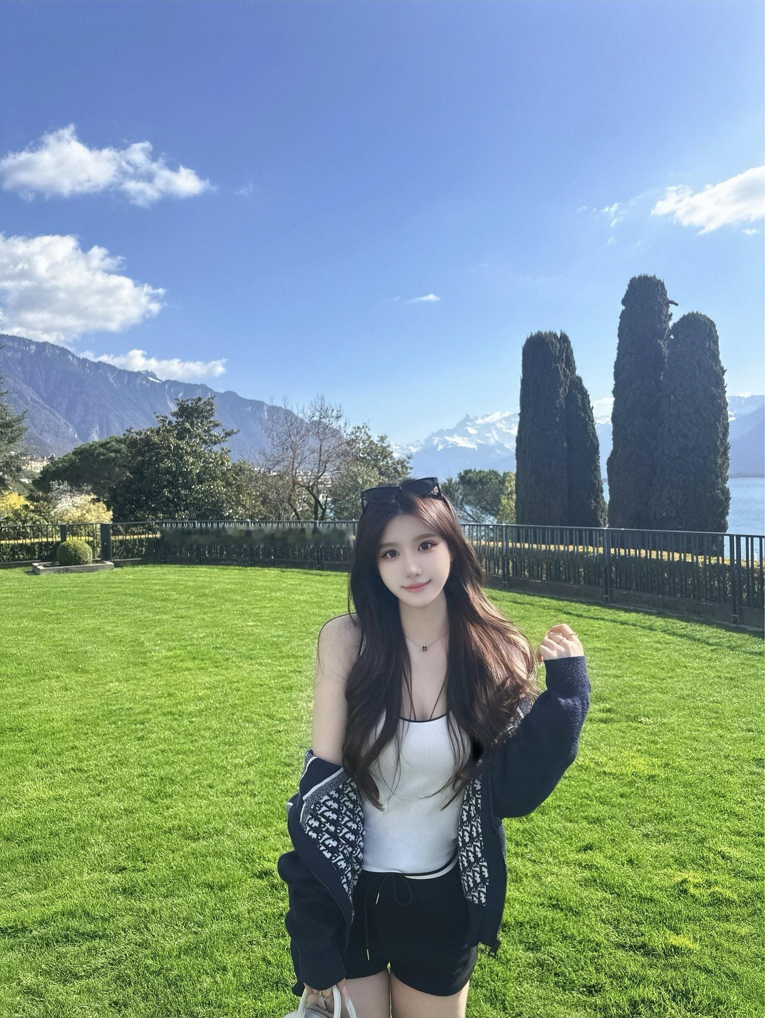 是阳光明媚的蒙特勒呀☀️~​​​