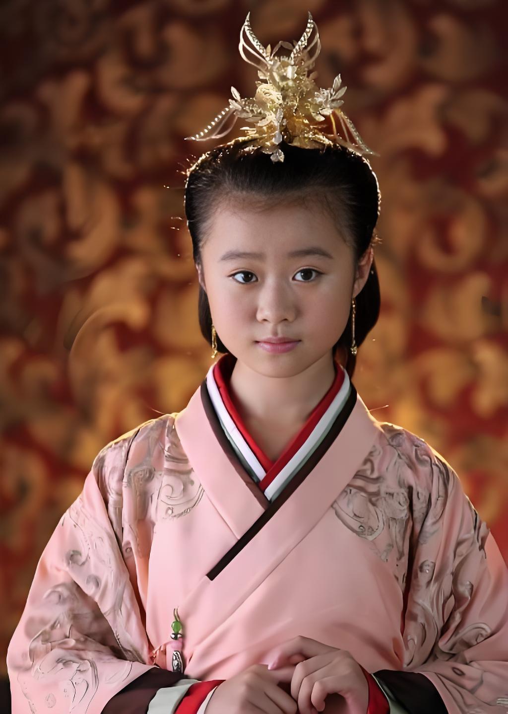 公元9年，王莽当上皇帝后，把守寡多年的女儿王嬿叫到身边，对她说：“你才18岁，不