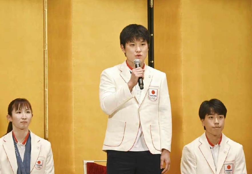 张本智和真厉害！吹过的牛正在慢慢接近，最新排名已蹿升至第2位；梁靖崑跌至第26位