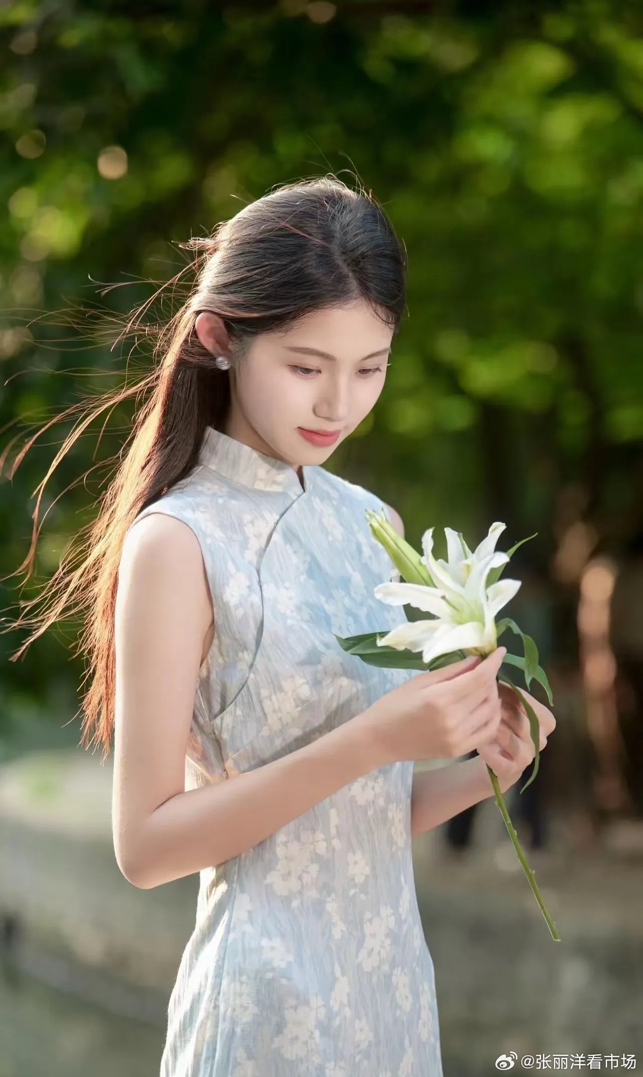 体重变轻的小习惯————1．减肥药别碰，伤身费钱。2．蜂蜜水是糖水，不减肥。3．控饮食先掉水后掉脂，