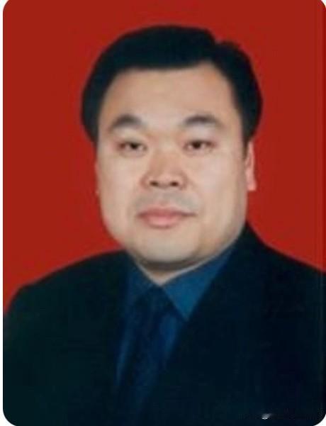 他曾历任河南省周口市市委常委、组织部部长、市长、市委书记。1963年出生，河南伊