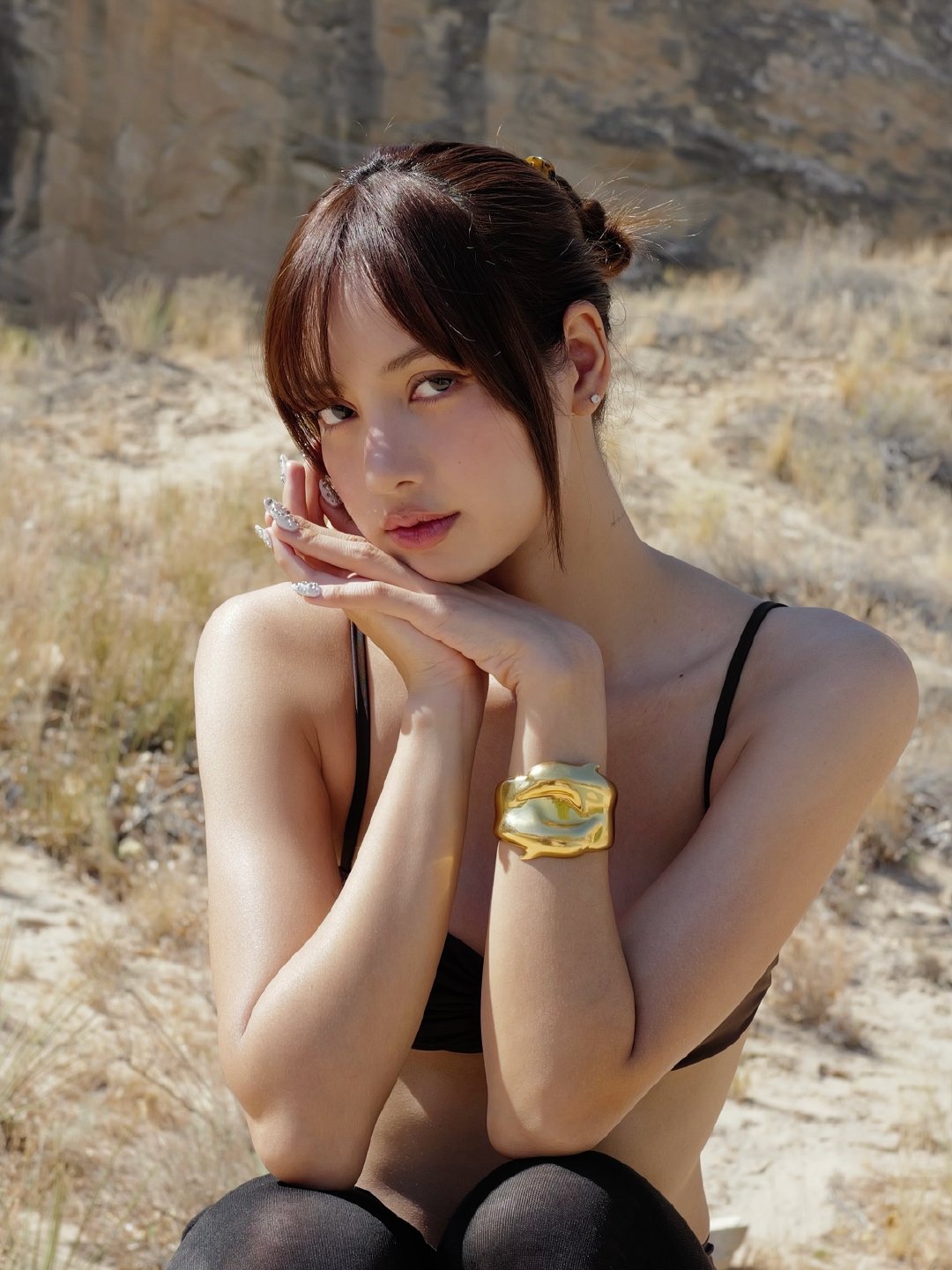 Lisa更新“hELLouTaH🙏🏻”#Lisa比基尼泳池照#​