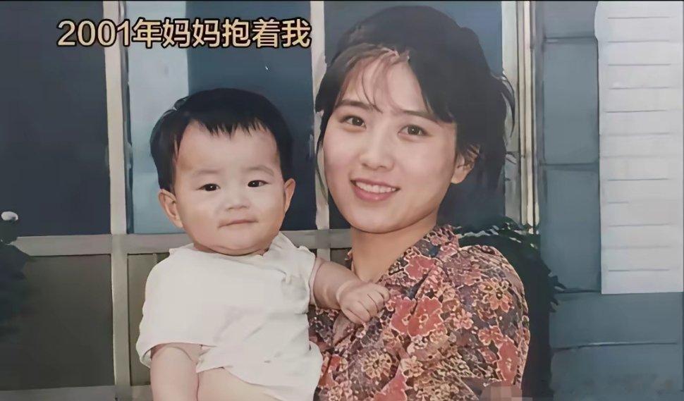 太罕见了！三代人差不多用了一张脸。不得不说，这美丽的基因太强大了。​​​