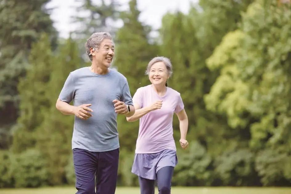 很有城府的一句话：“早起不告诉任何人，健身不告诉任何人，努力奋斗不告诉任何人，