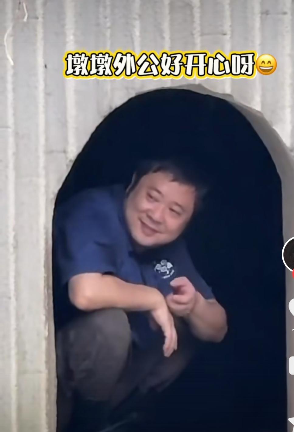 果然谁养的像谁三妹的下巴，嘴和墩墩外公一样样的都那么可爱[大笑][大笑][大