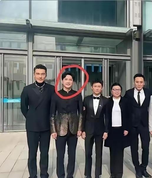 这张照片除了胡兵，其他几位照片太模糊，跟本人相差太远，一个没认出来，谁有火眼金睛