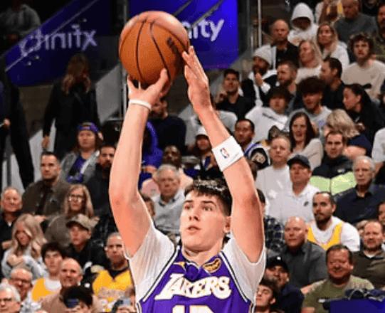 湖人本赛季最硬的球员，你可能根本没注意过他。不是詹姆斯，不是戴维斯。是那个打