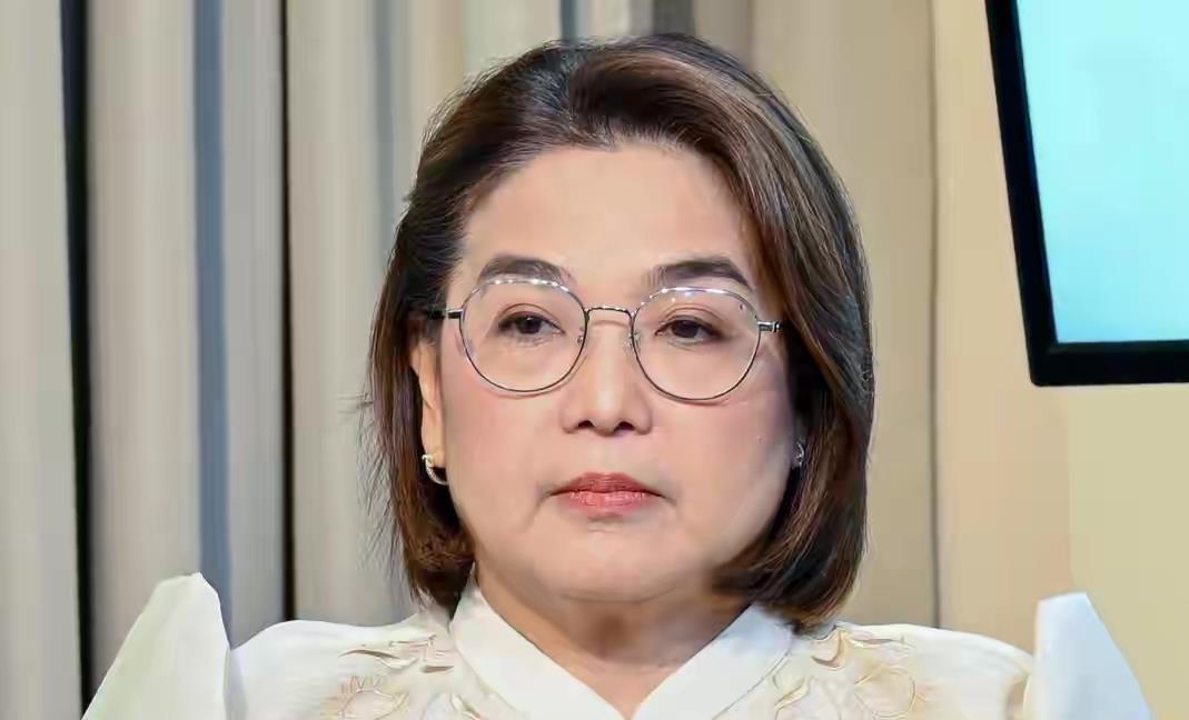 菲律宾政坛彻底撕破脸了。9月11日，副总统莎拉在法院外当着支持者的面，直接喊话