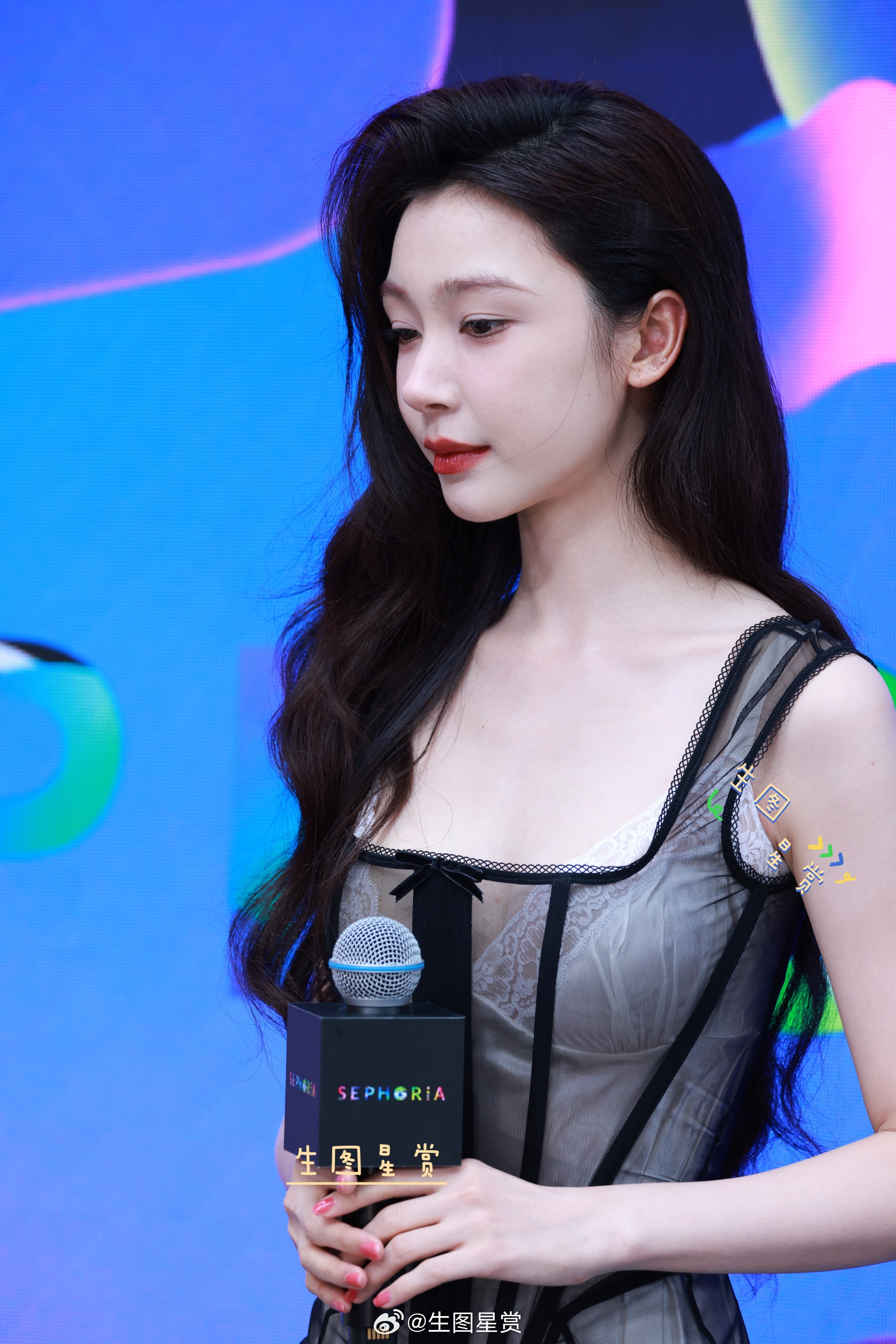易梦玲丝芙兰玩妆节生图美貌今天妆造太赏心悦目了💄💋🧚‍♀️易梦玲视觉美神易