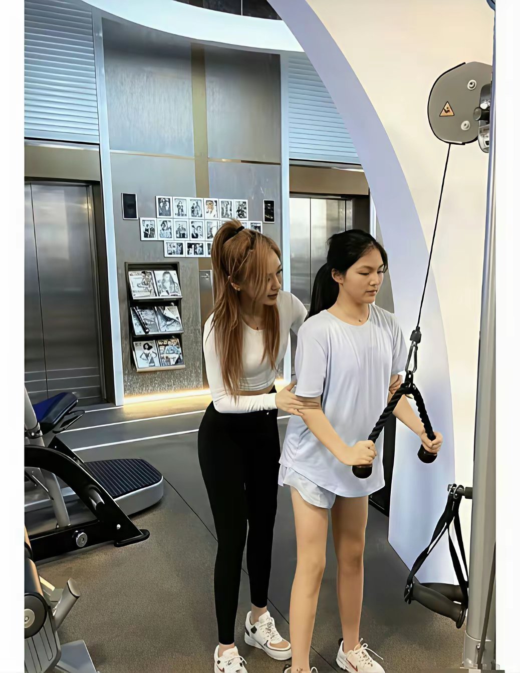 王诗龄，腿应该是娱乐圈第一直吧​​​