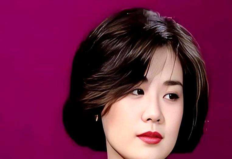 一场哭戏NG了37次，罪魁祸首是男演员的胸毛。道具师在衬衫里缝上薄纱，丛珊才止