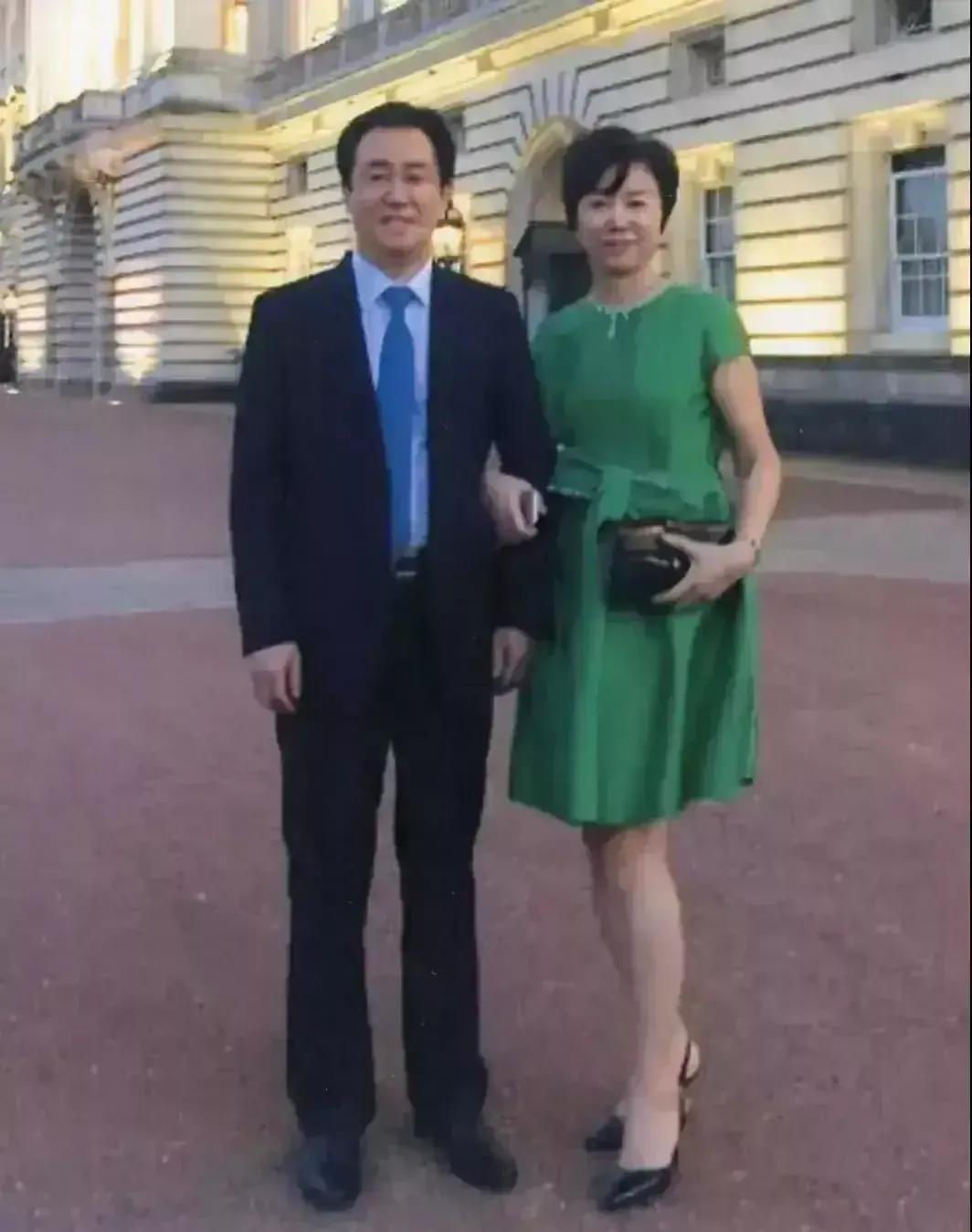 见过不要脸的，没见过这么不要脸的。许家印的前妻丁玉梅，通过技术性离婚分得了巨额