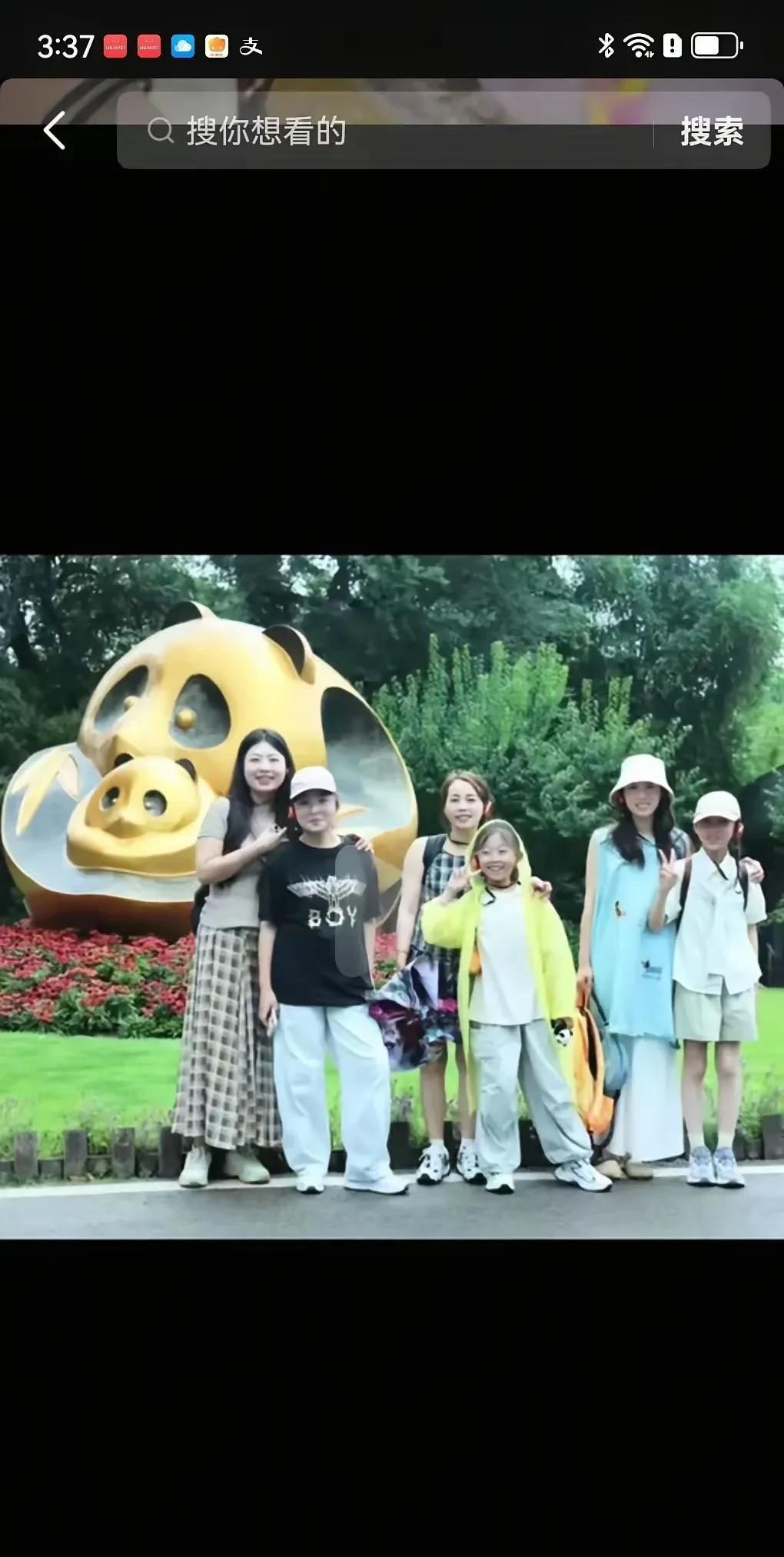 家属泣血高呼：生要见人，死要见尸。这是一个非常美满的家庭，他们结伴出去旅游，总
