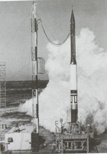 1957年10月4日，苏联把第一颗人造卫星“斯普特尼克一号”送上了天。当时美