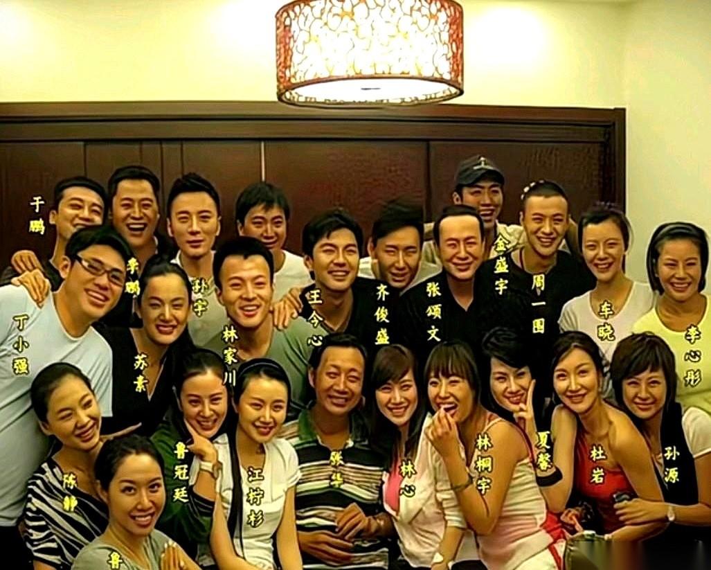 一个班，就出了四个明星。居然还有人说，有点少？我的天，这是对这个行业有什么误