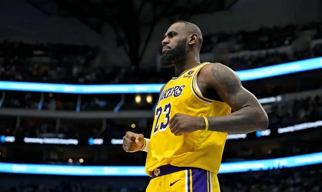 詹姆斯生涯都有哪些第一？欢迎补充！1历史总得分第一2出场总时间历史第一3出