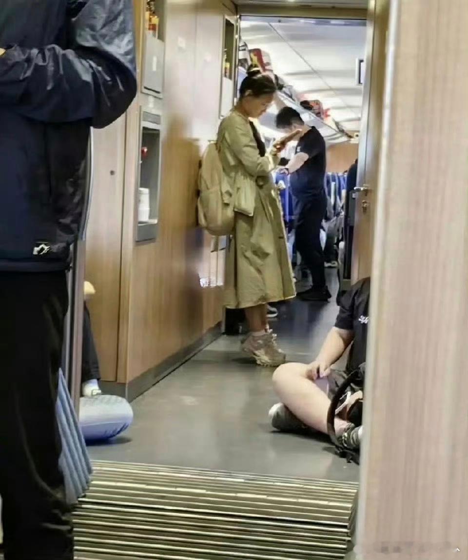 为什么在高铁上一直在垫脚，是有什么深意吗