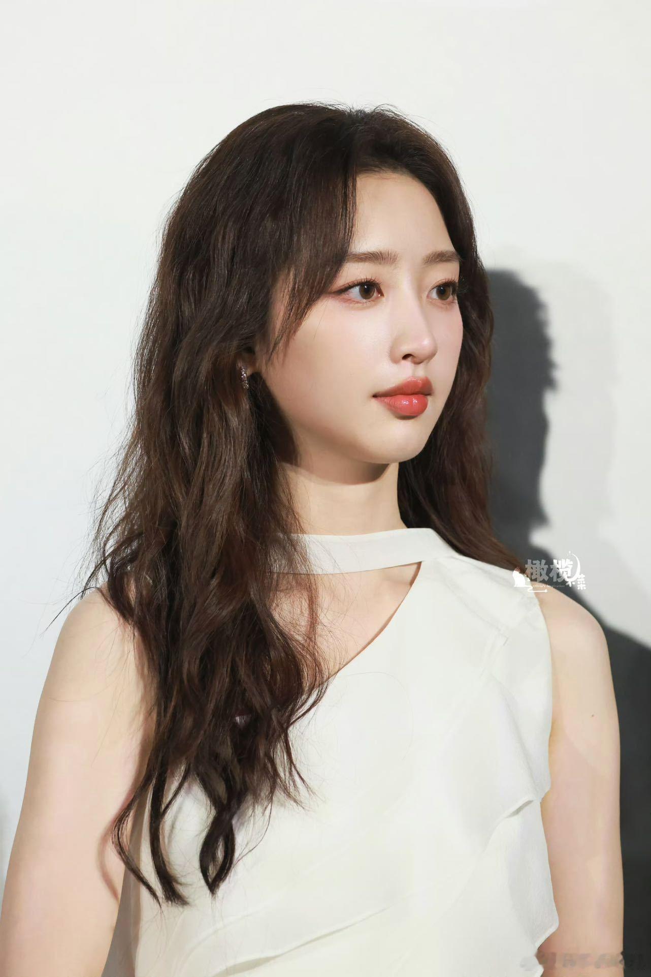 邓恩熙回应制片人评价始于颜值，陷于演技，忠于人品。她对角色的理解太透彻了，那种