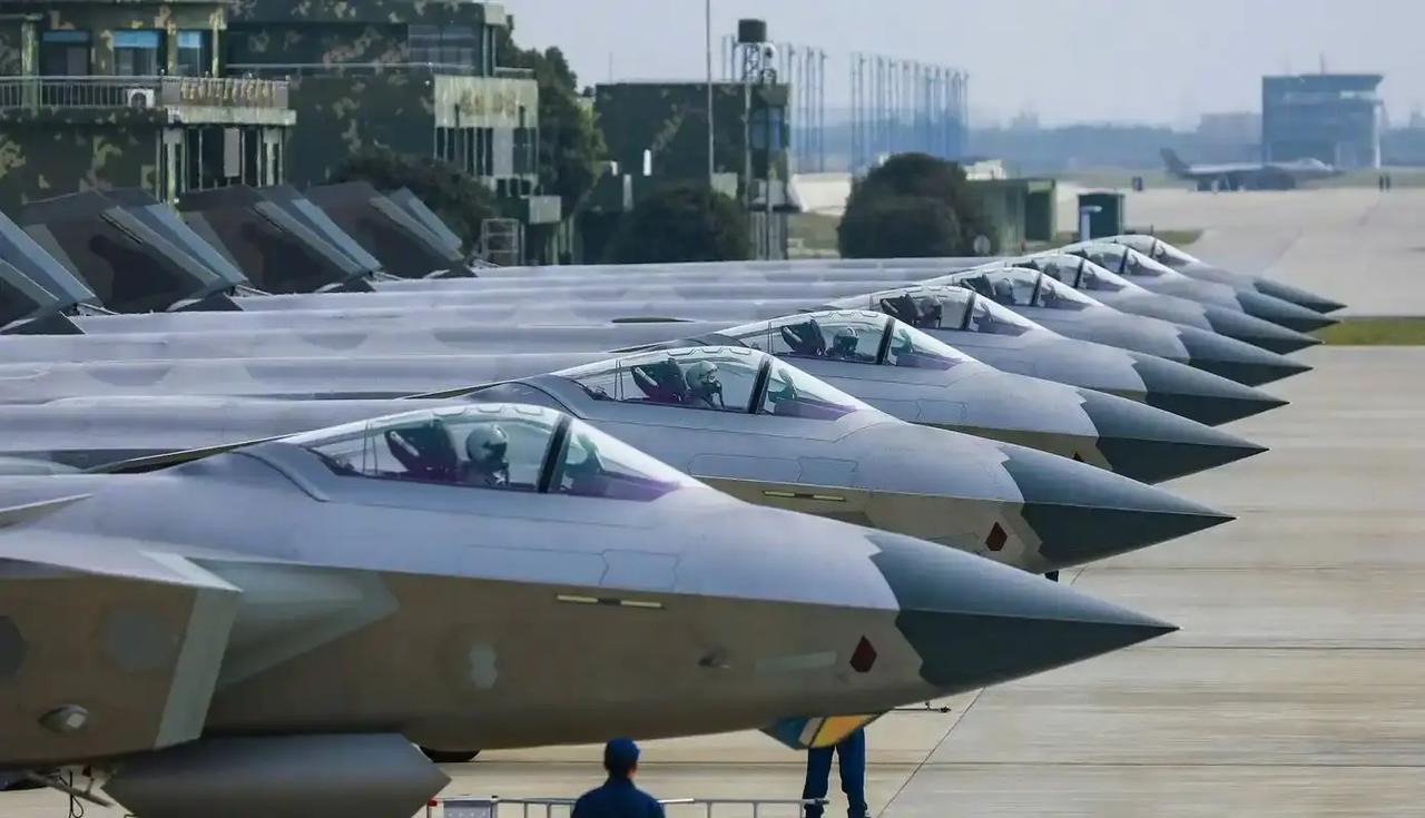 东海舰队承担统一台湾省重任，但是海峡水浅，不适合核潜艇活动，距离也不远，也不需要